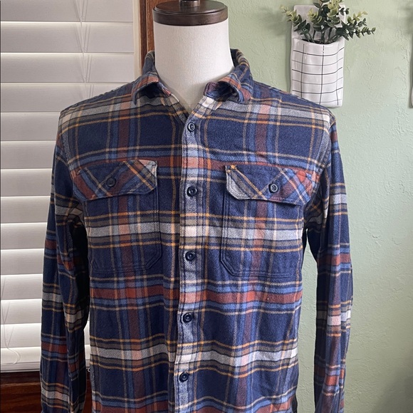 Patagonia Men's Blue and Orange Plaid Shirt - Picture 3 of 9
